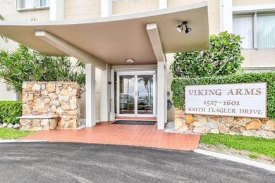 This gem is located close to popular downtown Clematis St - photo 3