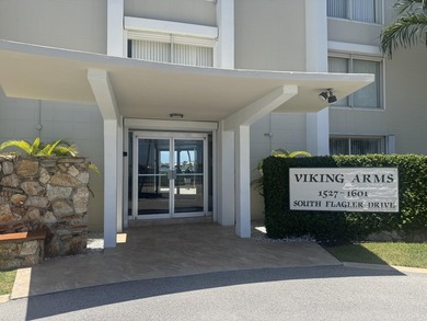 This gem is located close to popular downtown Clematis St - photo 5