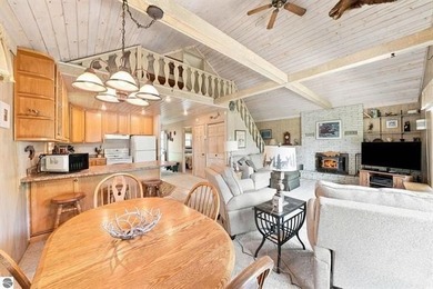 Welcome to your lakeside retreat! This exceptionally - photo 3