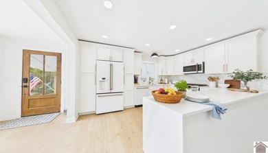Welcome to 188 Trout Lane, a breathtaking waterfront oasis - photo 8