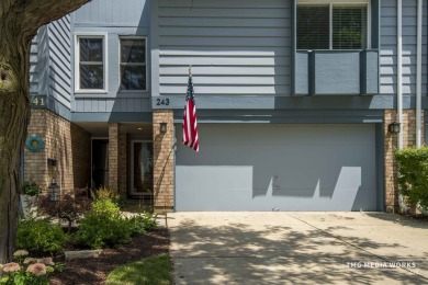 Lake Townhome/Townhouse For Sale in Bloomingdale, Illinois