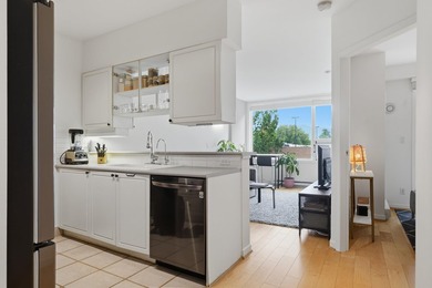 Welcome to the Yorkville, located in one of the most sought - photo 7