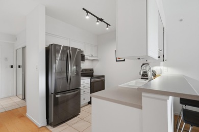 Welcome to the Yorkville, located in one of the most sought - photo 9