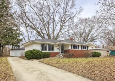 (private lake, pond, creek) Home For Sale in Munster Indiana