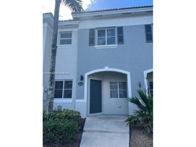 Lake Townhome/Townhouse For Sale in Homestead, Florida