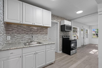 ABSOLUTELY GORGEOUS TRIPLEX | PRIME PALM BEACH LOCATION | HUGE - photo 13