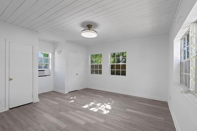 ABSOLUTELY GORGEOUS TRIPLEX | PRIME PALM BEACH LOCATION | HUGE - photo 16