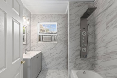 ABSOLUTELY GORGEOUS TRIPLEX | PRIME PALM BEACH LOCATION | HUGE - photo 18