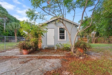 ABSOLUTELY GORGEOUS TRIPLEX | PRIME PALM BEACH LOCATION | HUGE - photo 25