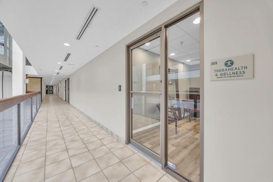 Nice corner office - photo 4