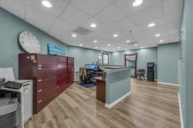 Nice corner office - photo 7