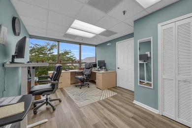 Nice corner office - photo 9