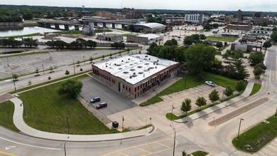 Located in the heart of downtown Waterloo, this fantastic - photo 31
