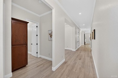 Welcome to a home where comfort and luxury exist in perfect - photo 8