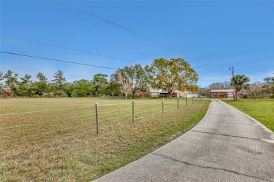 MOTIVATED SELLER!! Welcome to your picture-perfect homestead, a - photo 1