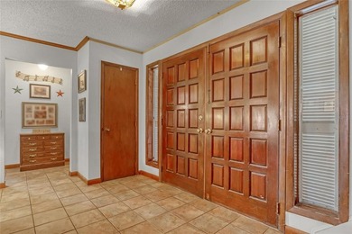 MOTIVATED SELLER!! Welcome to your picture-perfect homestead, a - photo 9