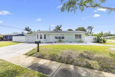 Rare corner lot three bedroom two bath with garage east of US - photo 4