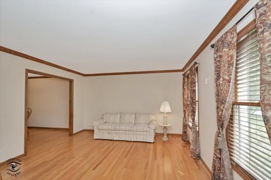 Beautifully maintained 5-bedroom, 3.5-bath home with over three - photo 7