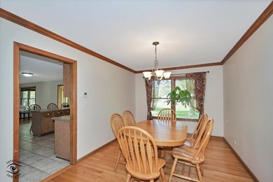 Beautifully maintained 5-bedroom, 3.5-bath home with over three - photo 8