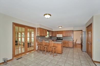 Beautifully maintained 5-bedroom, 3.5-bath home with over three - photo 9