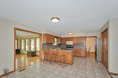 Beautifully maintained 5-bedroom, 3.5-bath home with over three - photo 10