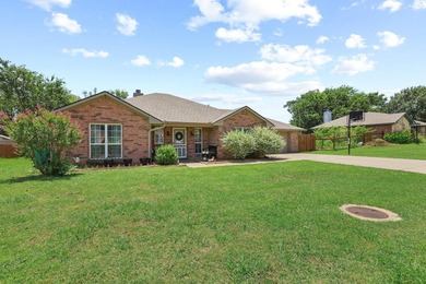 MOTIVATED SELLERS! Located in an established neighborhood with - photo 3