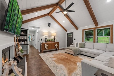 Modern Mountain Sanctuary: The Best of Both Worlds Welcome to - photo 8