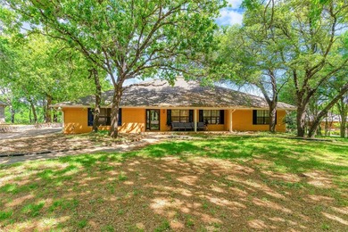 Nestled on a scenic half-acre riverfront lot in Pecan Plantation - photo 2