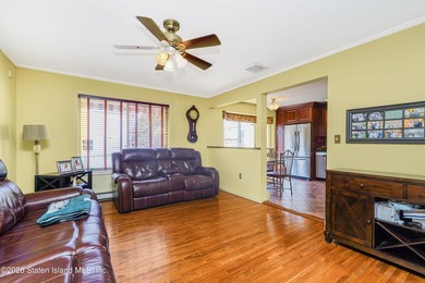 Welcome to this beautifully maintained single-family home - photo 11