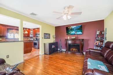 Welcome to this beautifully maintained single-family home - photo 12