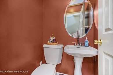 Welcome to this beautifully maintained single-family home - photo 14
