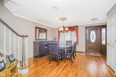 Welcome to this beautifully maintained single-family home - photo 15