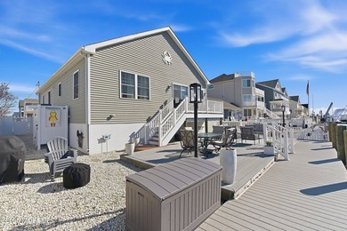 Move right in to this immaculate & spacious ''staycation'' home! - photo 25