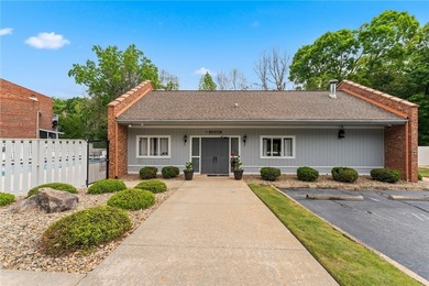 Wake up to lake views and enjoy carefree living in this - photo 26