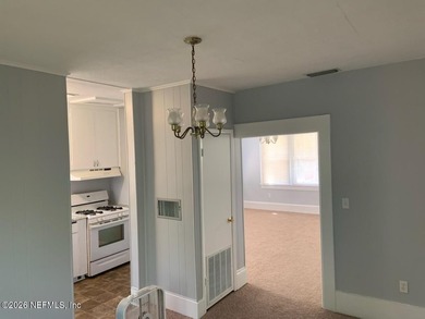 Charming Northshore Bungalow w/Endless Potential. This classic - photo 8