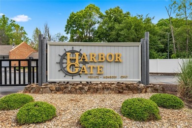 Wake up to lake views and enjoy carefree living in this - photo 28