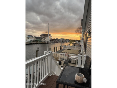 Move right in to this immaculate & spacious ''staycation'' home! - photo 32