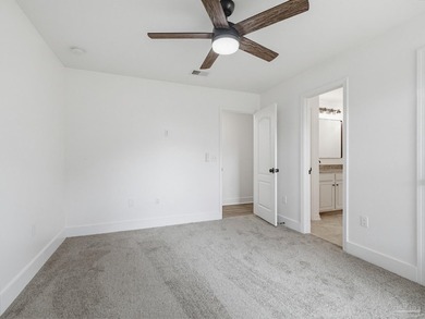 FOR SALE IN THE DESIRABLE HOLLEY BY THE SEA! Offering 4 bedrooms - photo 44