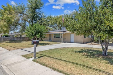 This charming cornerlot property blends comfort, functionality - photo 2