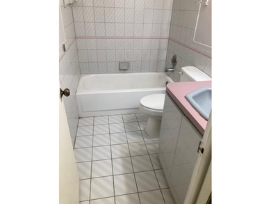 SPACIOUS AND BRIGHT 3 BEDROOM/2BTH , 4TH FLOOR PRIME END UNIT - photo 11