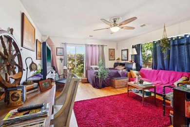 Welcome to 437 Court Ave, a charming Mid-Century Modern hillside - photo 12