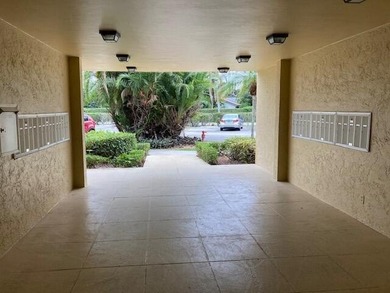 SPACIOUS AND BRIGHT 3 BEDROOM/2BTH , 4TH FLOOR PRIME END UNIT - photo 13