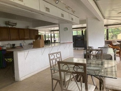 SPACIOUS AND BRIGHT 3 BEDROOM/2BTH , 4TH FLOOR PRIME END UNIT - photo 17