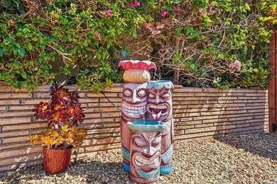 Welcome to 437 Court Ave, a charming Mid-Century Modern hillside - photo 20