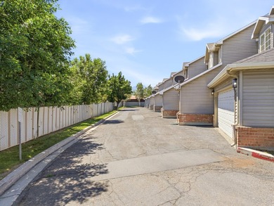 Beautifully updated end-unit townhome tucked away in the quiet - photo 21