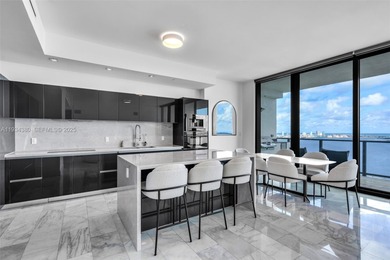 This high-floor corner residence at Echo Brickell offers 1,625