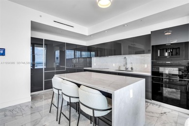 This high-floor corner residence at Echo Brickell offers 1,625