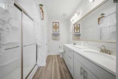 Welcome to lake living at its finest! This beautifully updated - photo 23