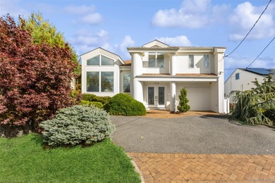 (private lake, pond, coastal) Home For Sale in Merrick New York