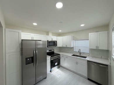 Seller has done the important things ! Kitchen is BRAND NEW - photo 1